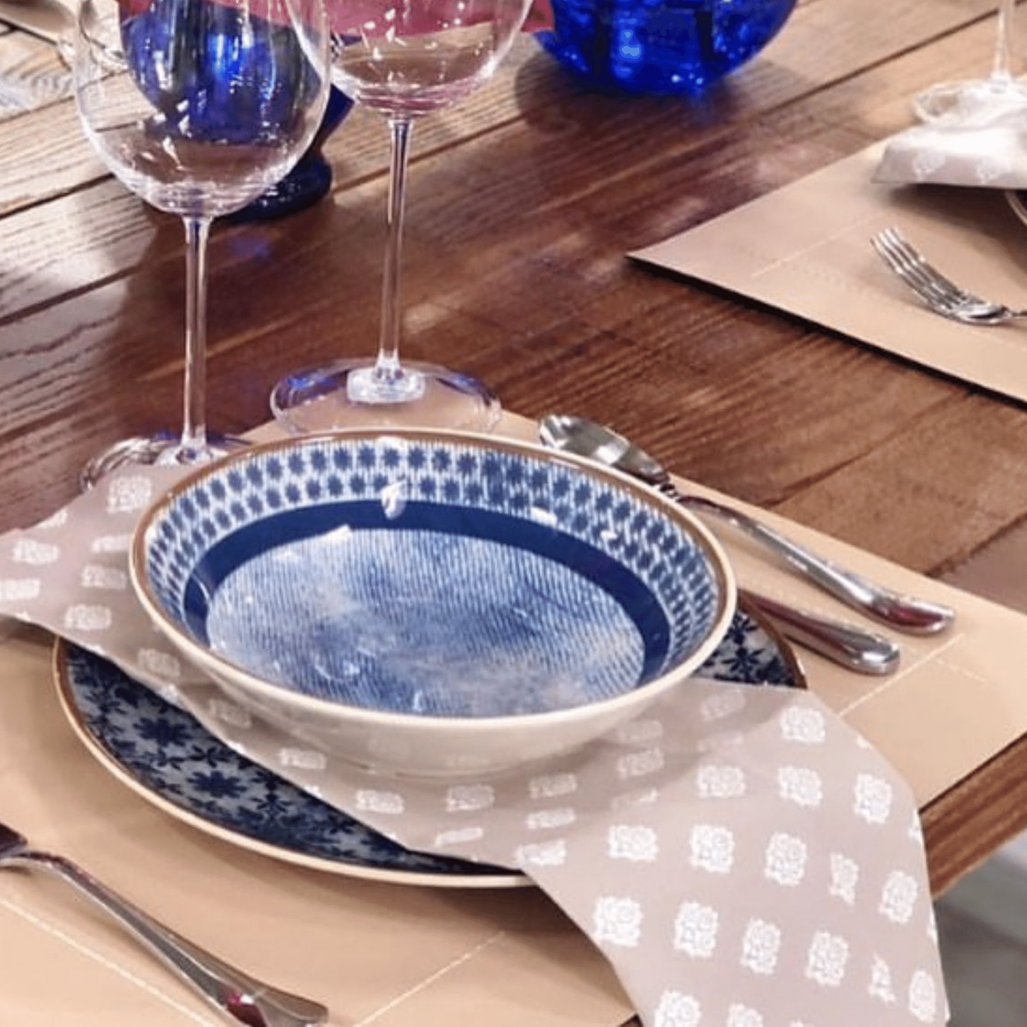 FINAL SALE - Unni Jeans 20 Pieces Dinnerware Set Service for 4