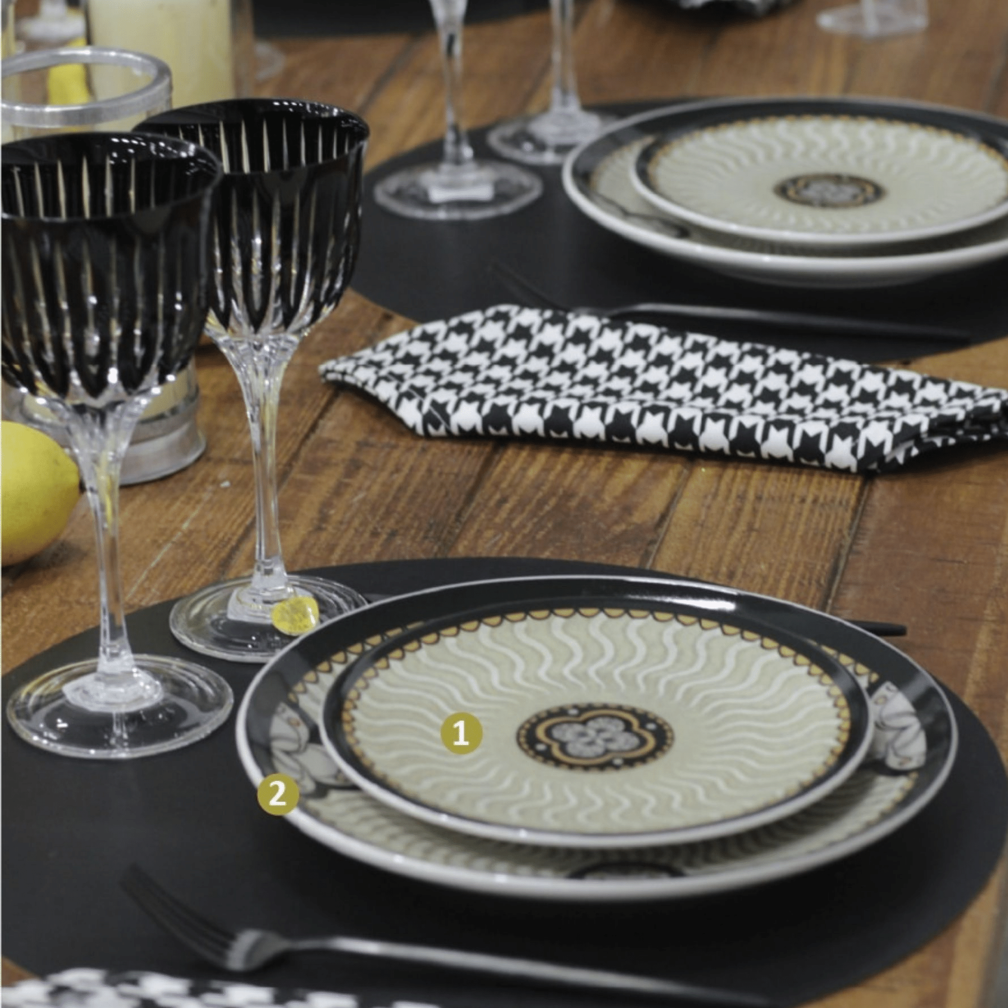 FINAL SALE - Unni Mediterranean 20 Pieces Dinnerware Set Service for 4