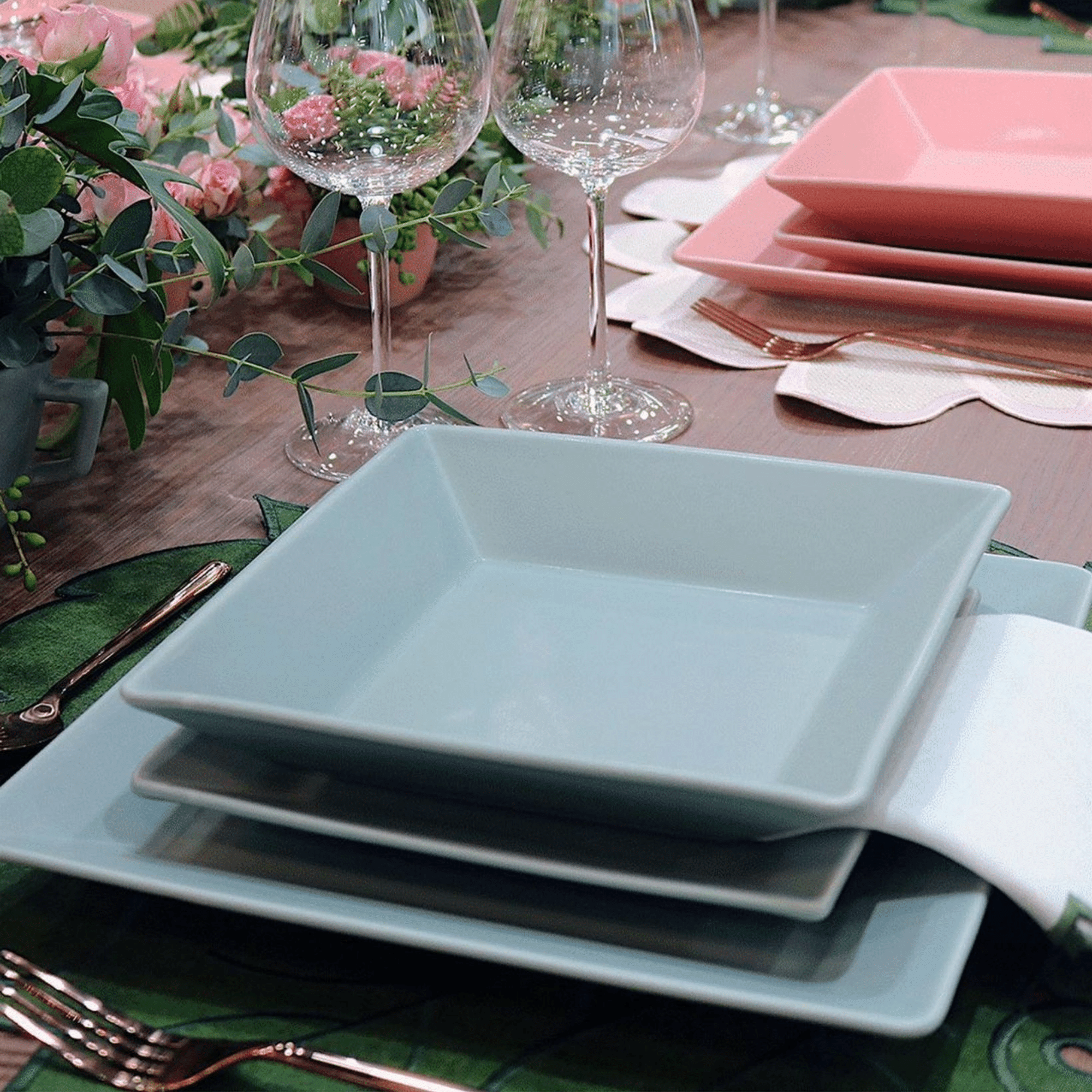 FINAL SALE - Quartier Tutti-Frutti 20 Pieces Dinnerware Set Service for 4 - Satin Effect