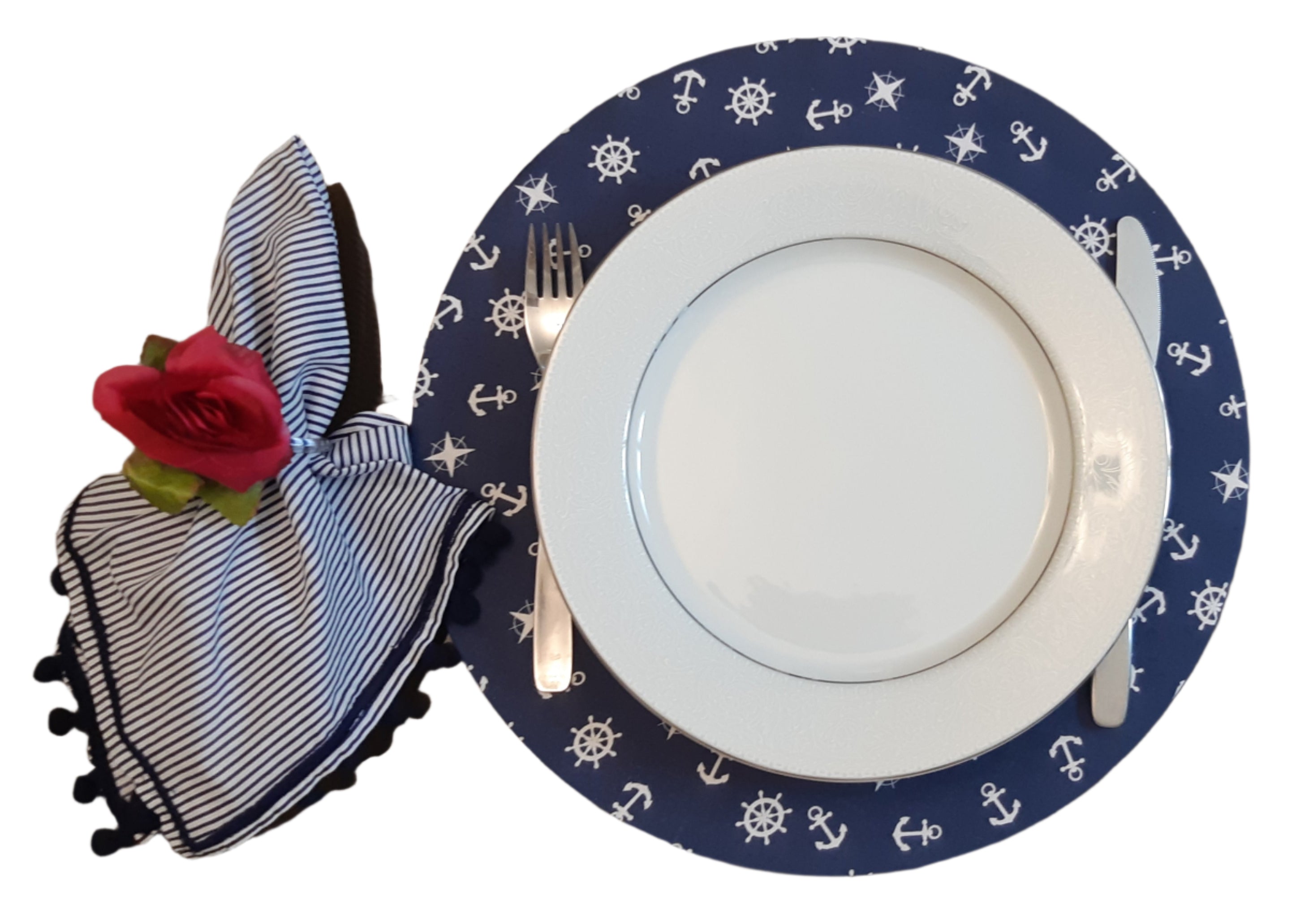 Conjunto de sousplat de MDF feito à mão com 4 peças, capas de tecido azul marinho laváveis, guardanapos e anéis para decoração de mesa