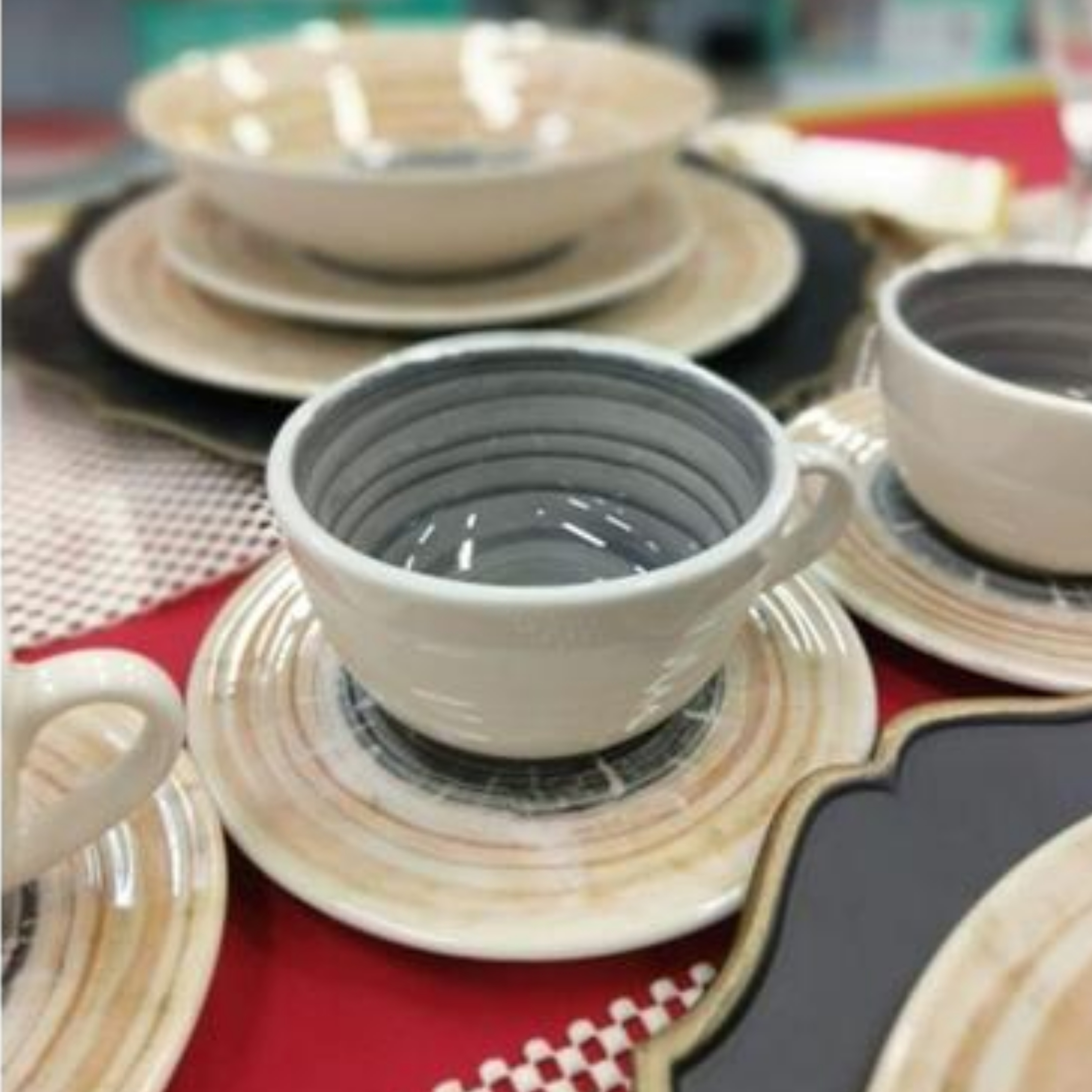 FINAL SALE - Unni Puzzling 20 Pieces Dinnerware Set Service for 4
