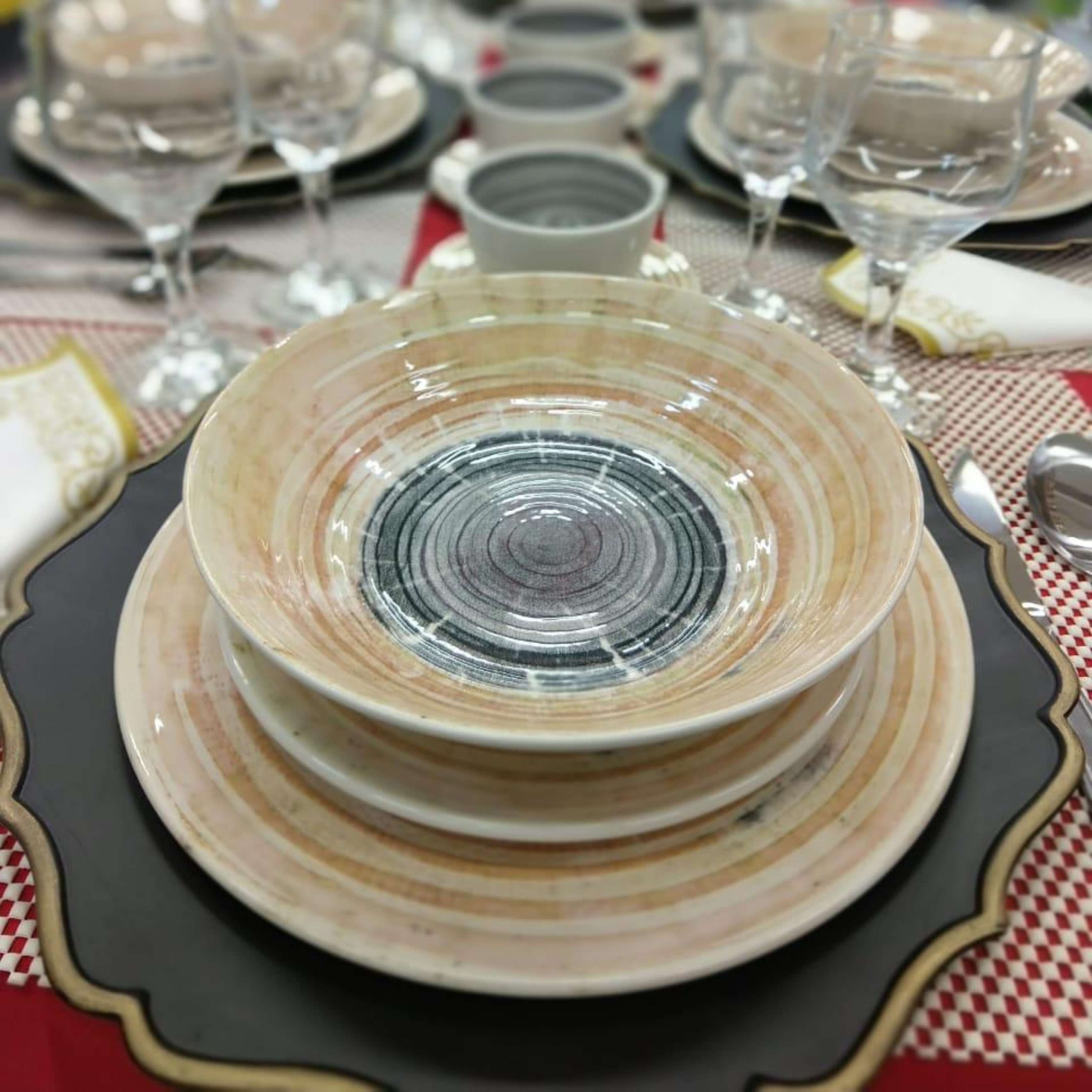 FINAL SALE - Unni Puzzling 20 Pieces Dinnerware Set Service for 4