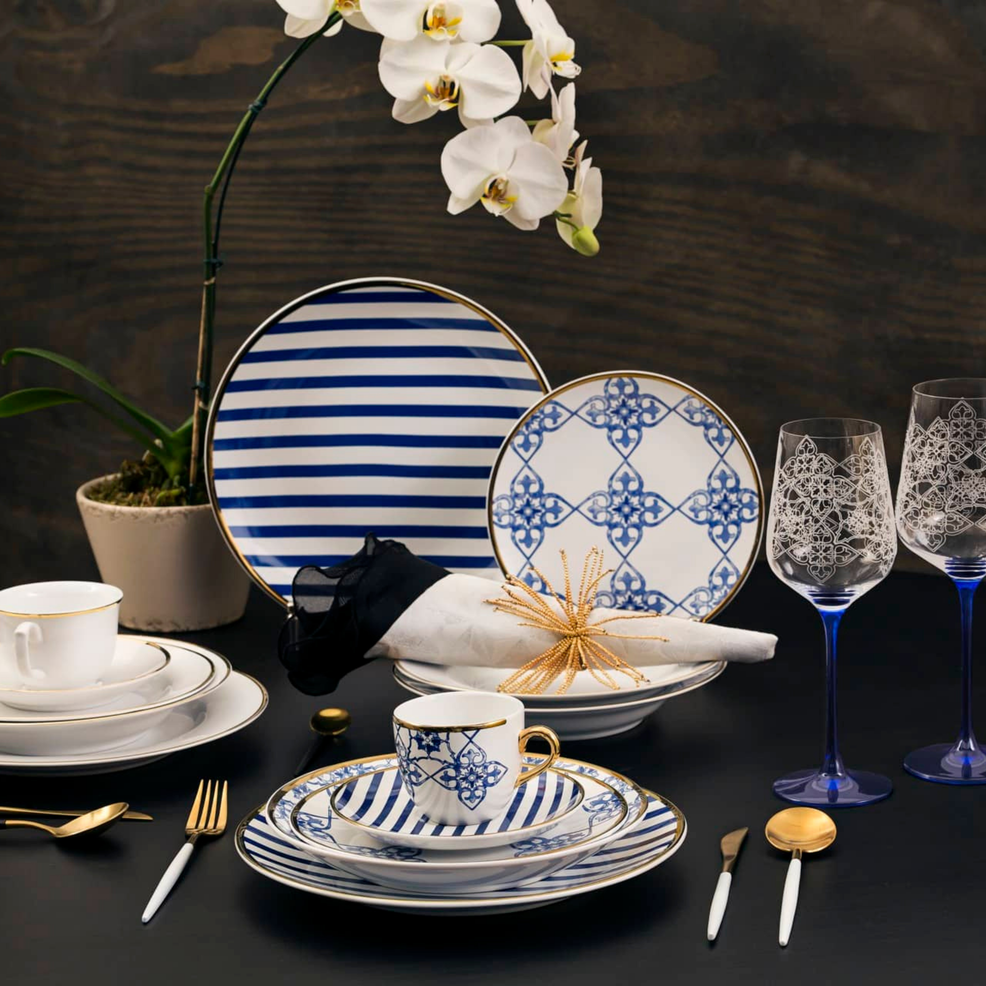 FINAL SALE - Coup Lusitana 30 Pieces Dinnerware Set Service for 6