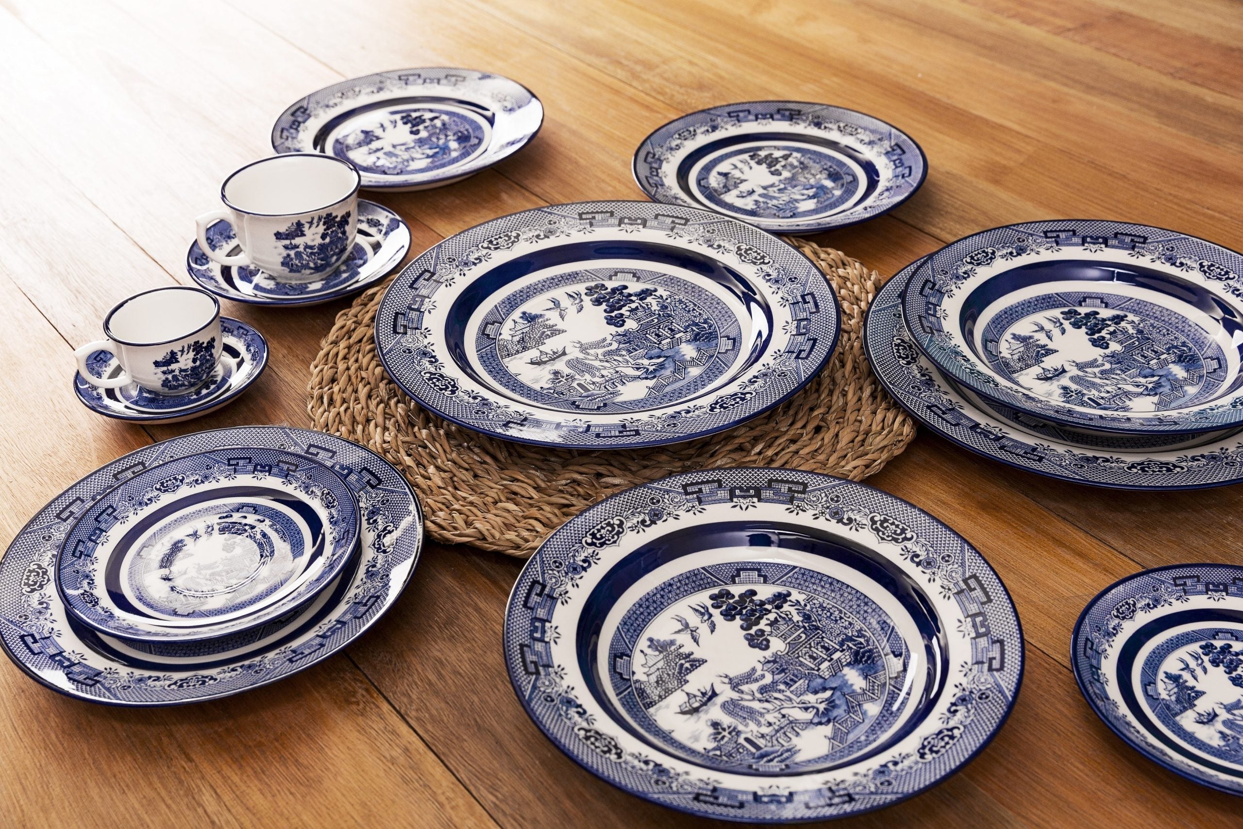 FINAL SALE - Flamingo Blue Willow 30 Pieces Dinnerware Set Service for 6