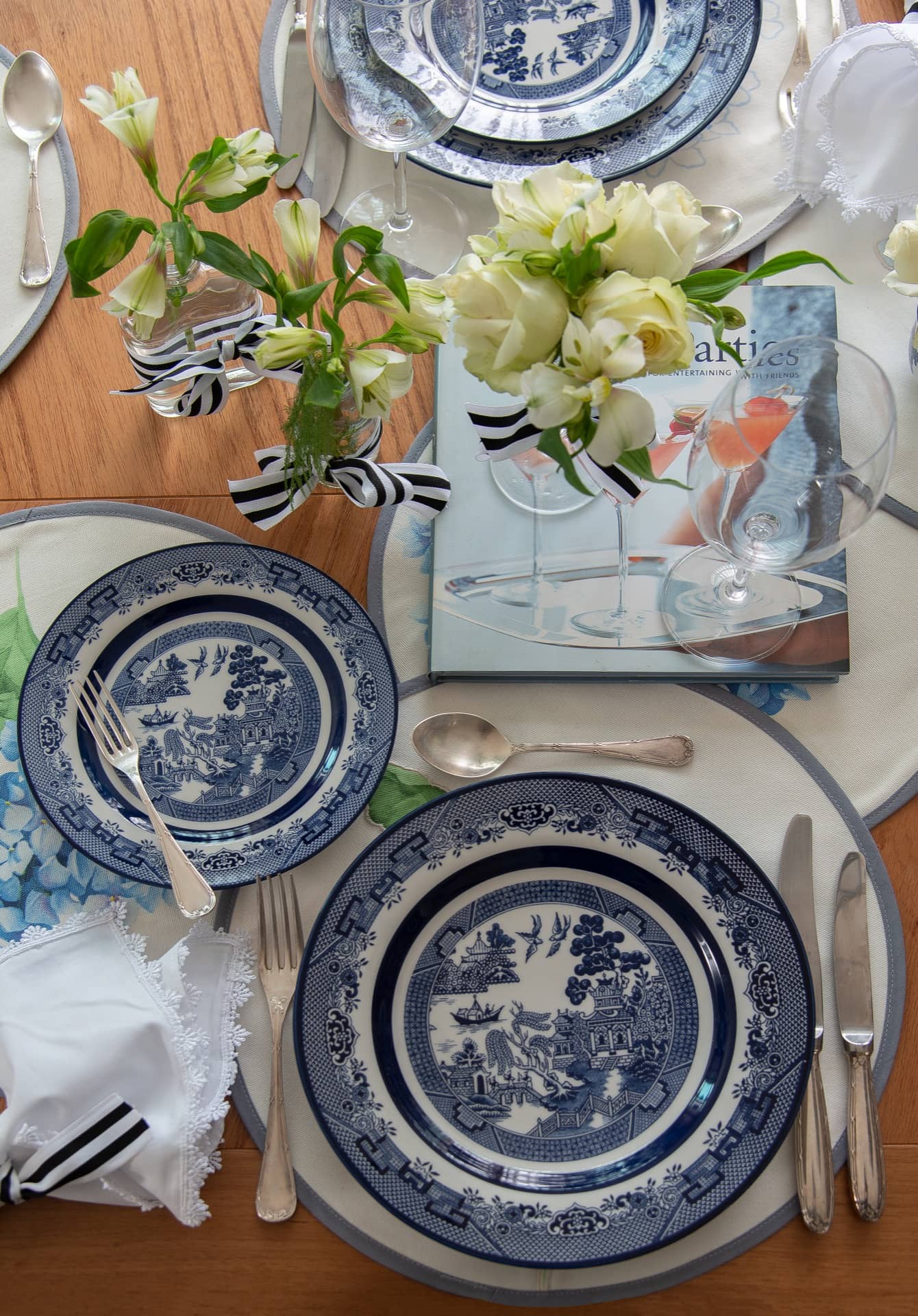 FINAL SALE - Flamingo Blue Willow 30 Pieces Dinnerware Set Service for 6