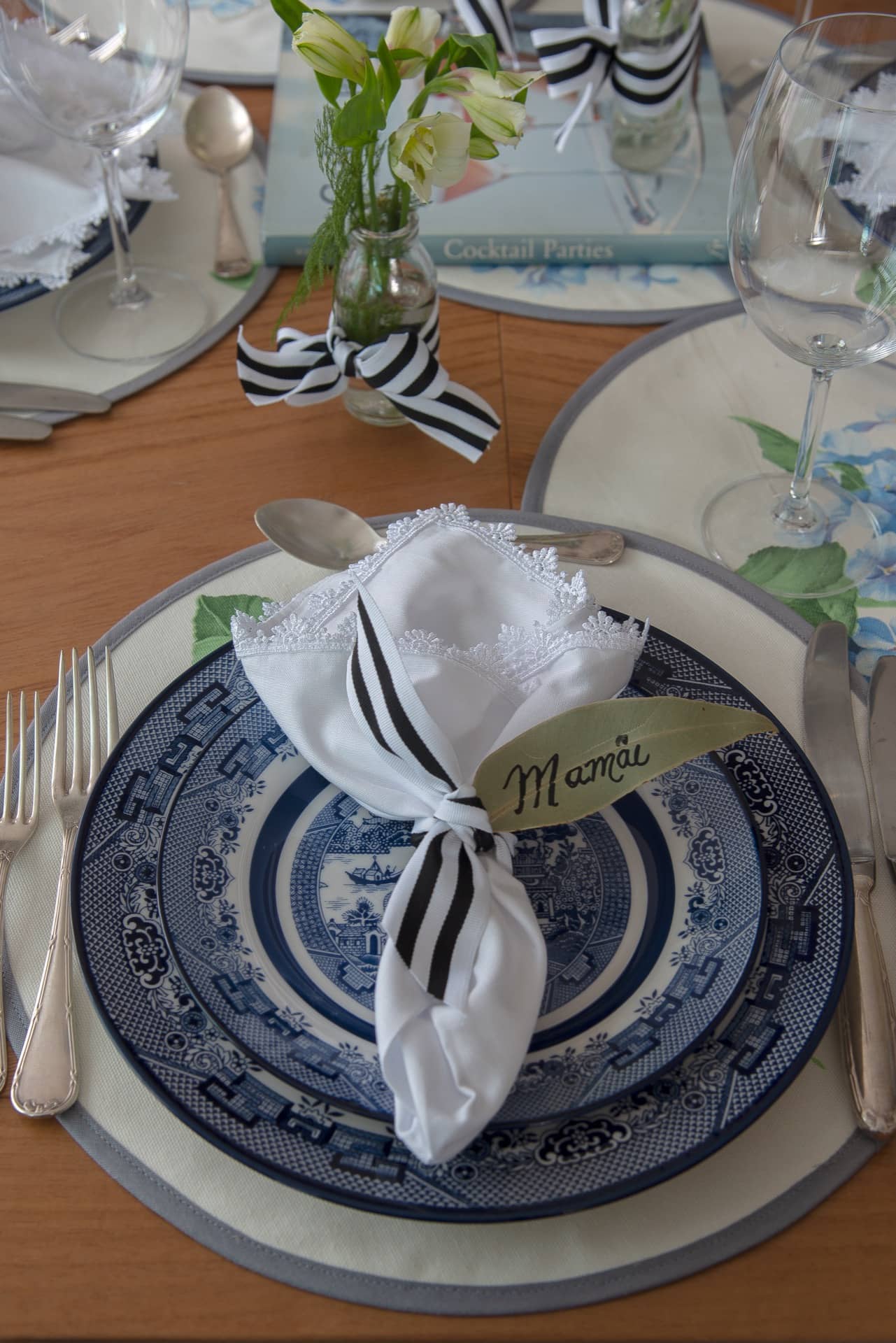 FINAL SALE - Flamingo Blue Willow 30 Pieces Dinnerware Set Service for 6