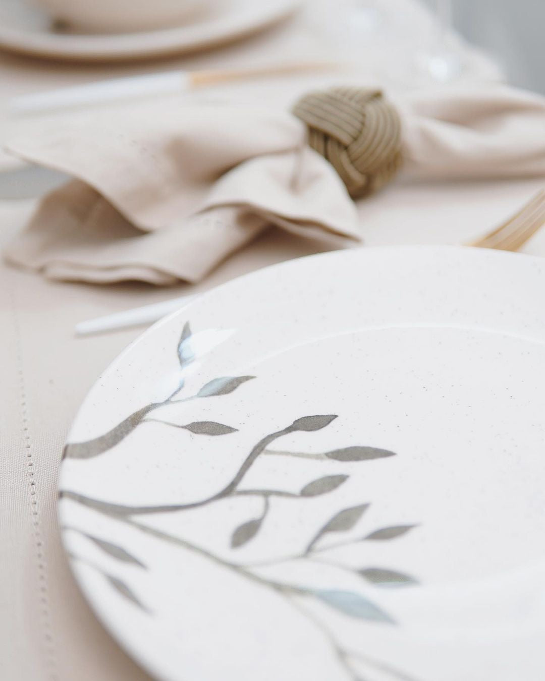 FINAL SALE - Unni Lilac 20 Pieces Dinnerware Set Service for 4