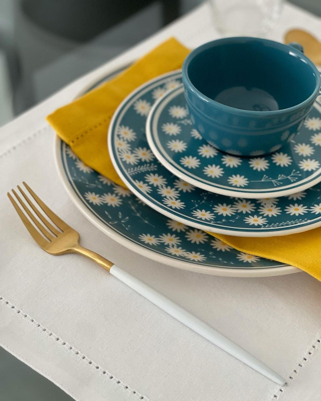 Unni Daisy 20 Pieces Dinnerware Set Service for 4