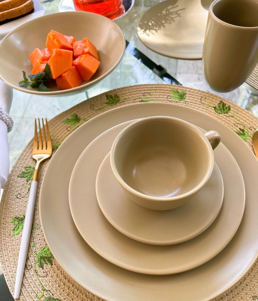 Unni Olive 20 Pieces Dinnerware Set Service for 4 - Satin Effect