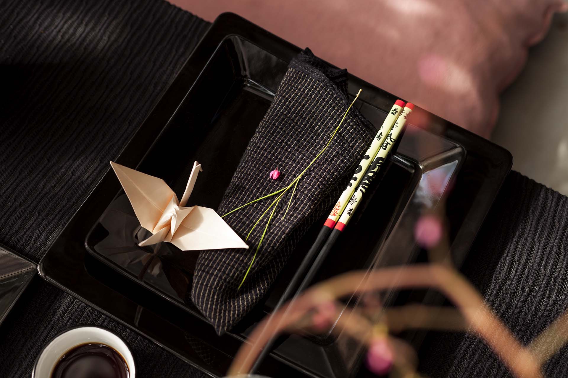 FINAL SALE - Quartier Black 20 Pieces Dinnerware Set Service for 4