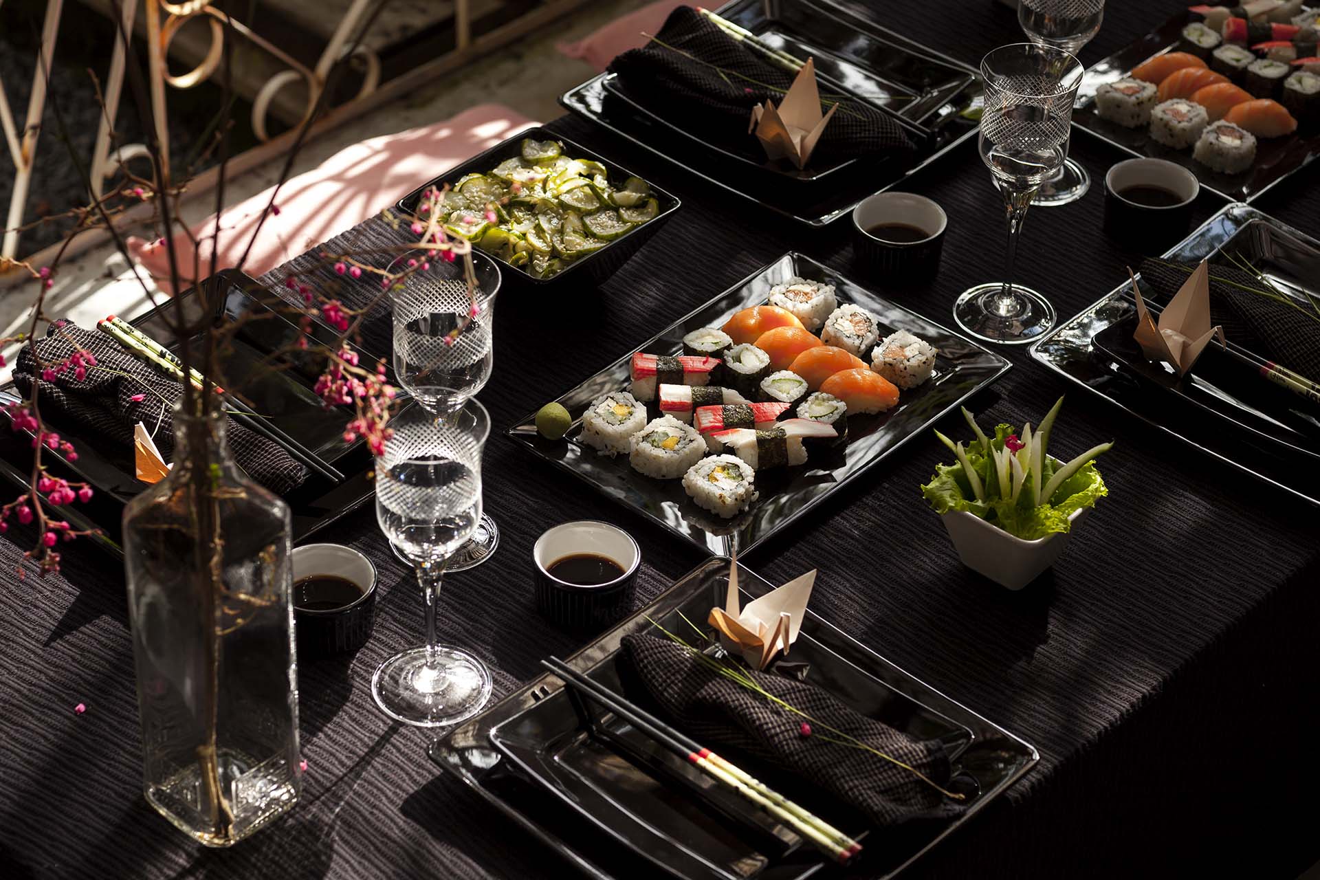 FINAL SALE - Quartier Black 20 Pieces Dinnerware Set Service for 4