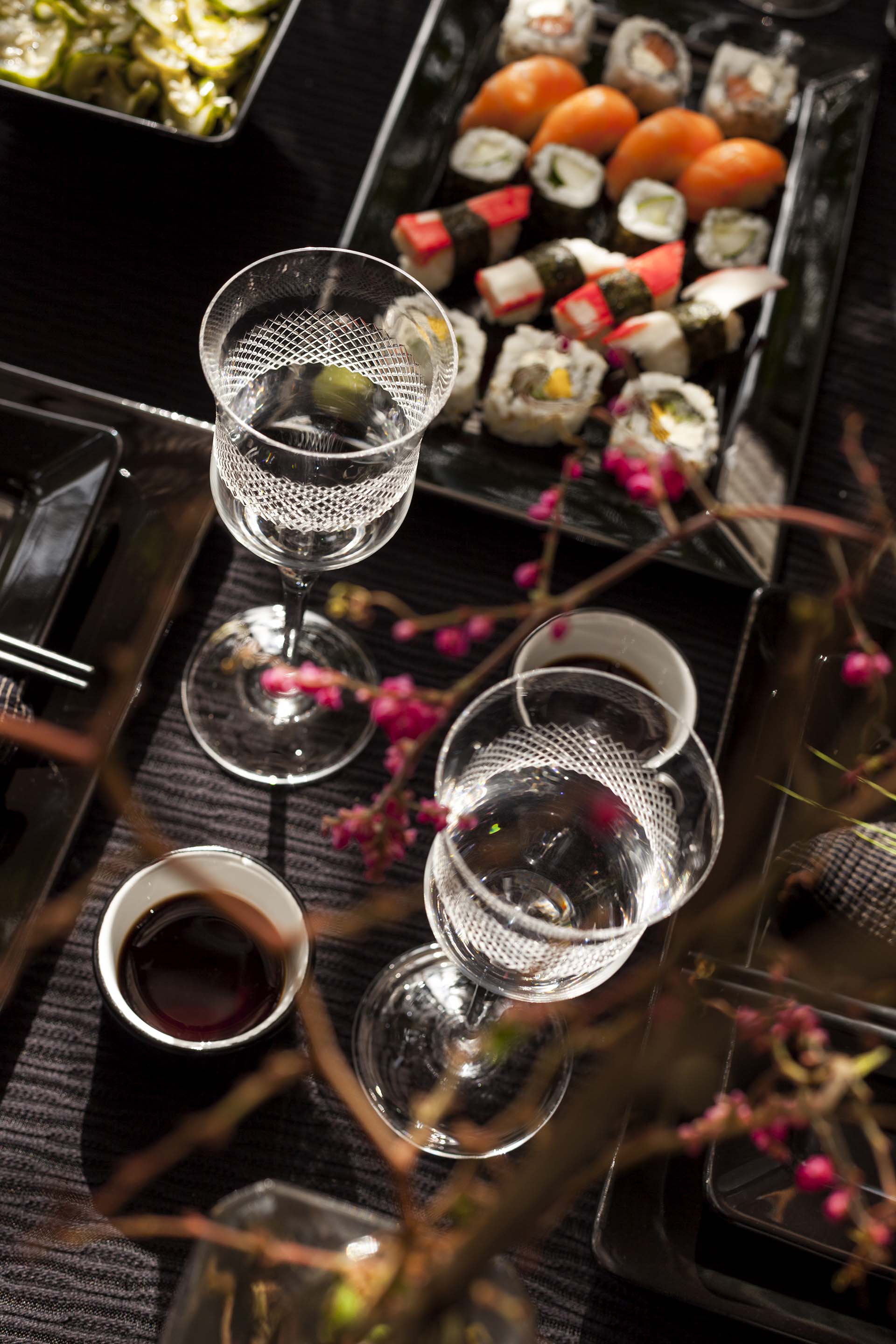 FINAL SALE - Quartier Black 20 Pieces Dinnerware Set Service for 4