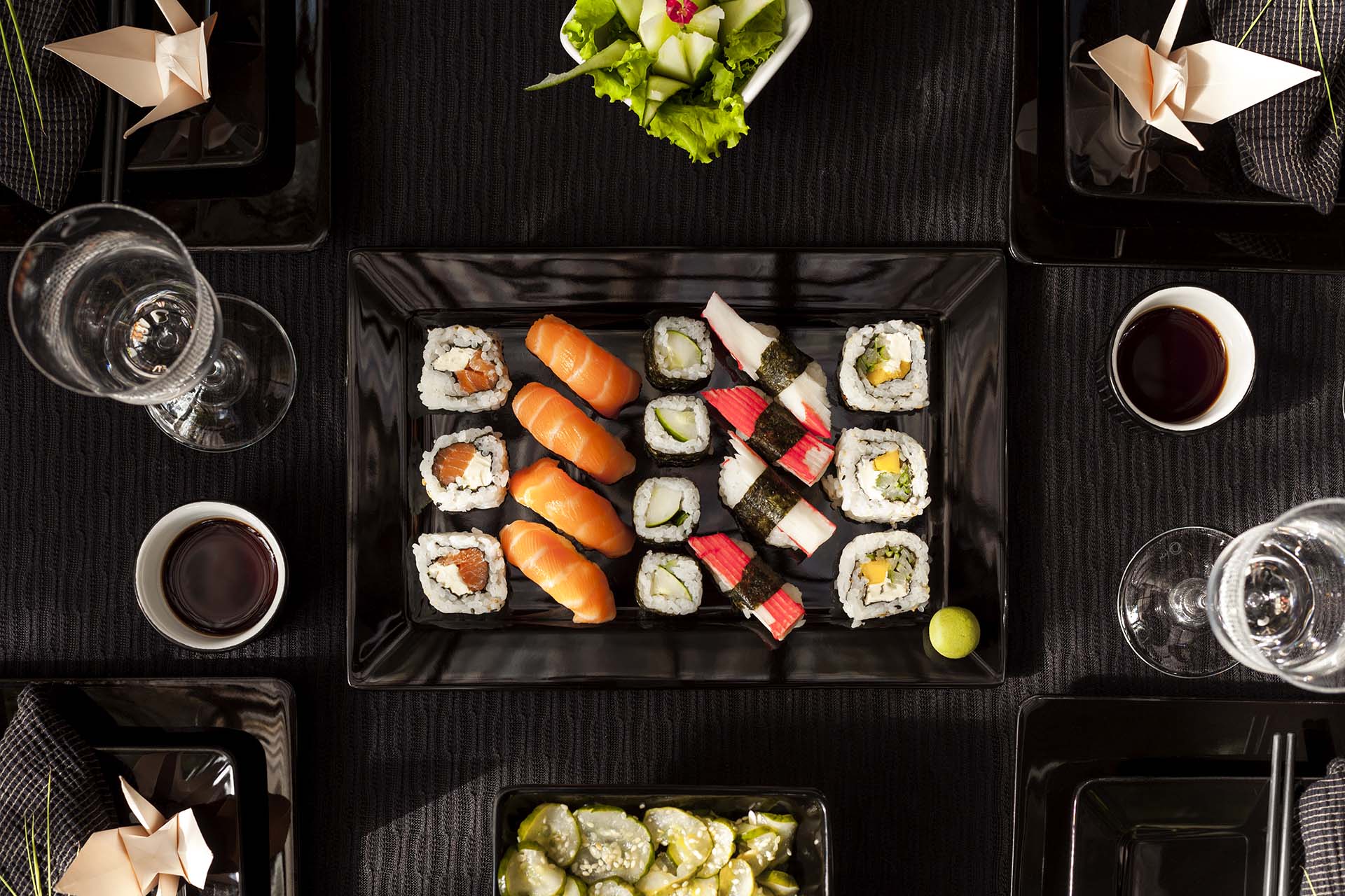 FINAL SALE - Quartier Black 20 Pieces Dinnerware Set Service for 4