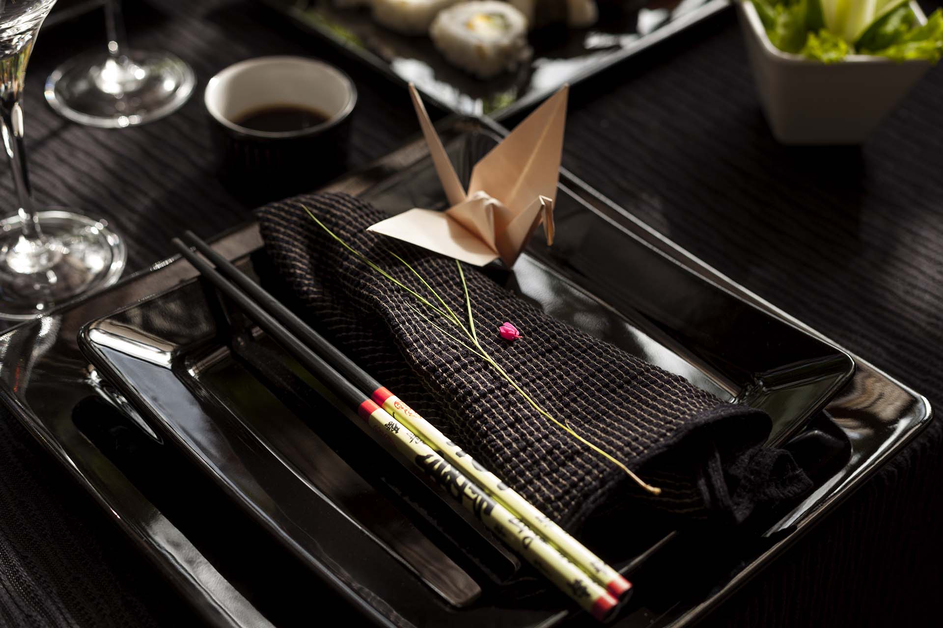 FINAL SALE - Quartier Black 20 Pieces Dinnerware Set Service for 4