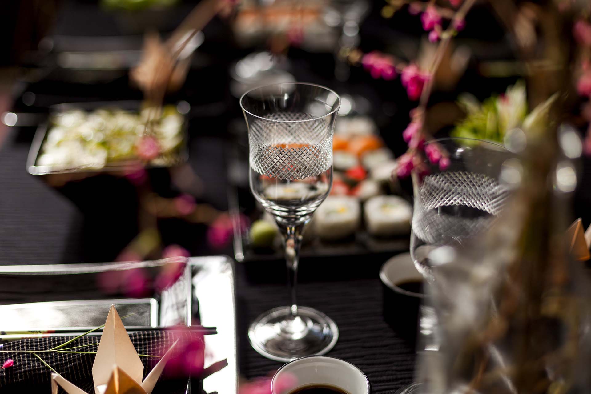 FINAL SALE - Quartier Black 20 Pieces Dinnerware Set Service for 4