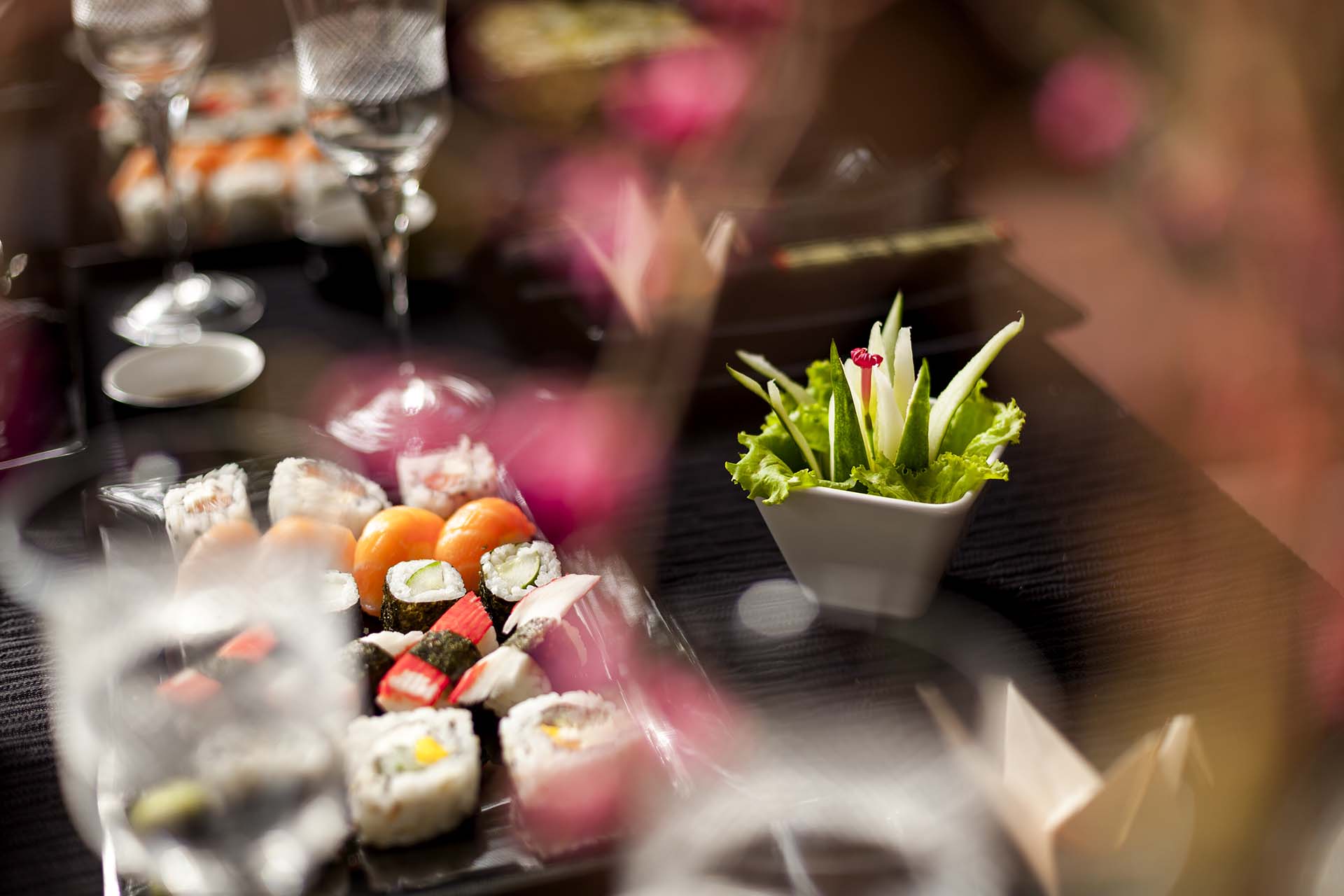 FINAL SALE - Quartier Black 20 Pieces Dinnerware Set Service for 4