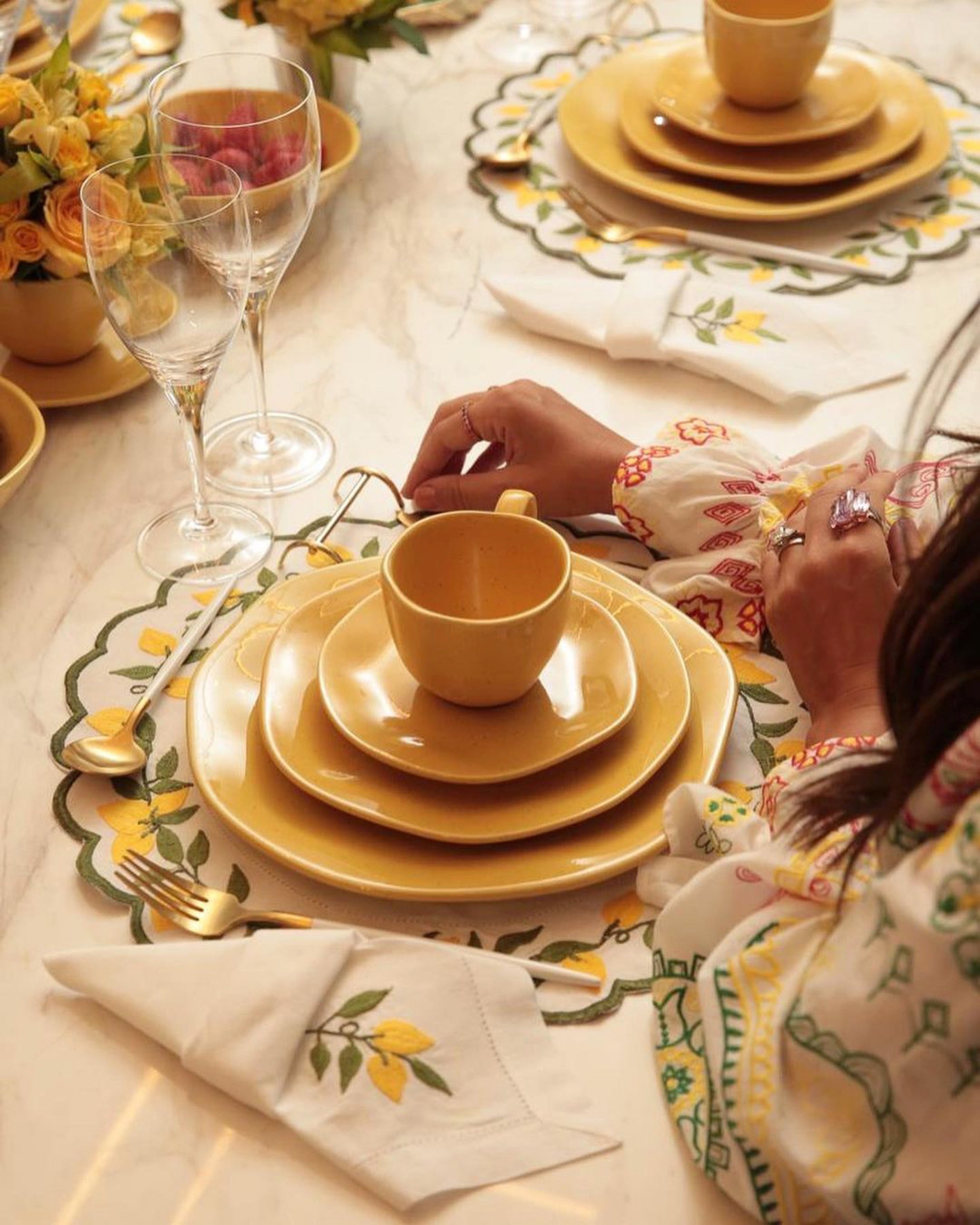 FINAL SALE - Ryo Passion Fruit 20 Pieces Dinnerware Set Service for 4