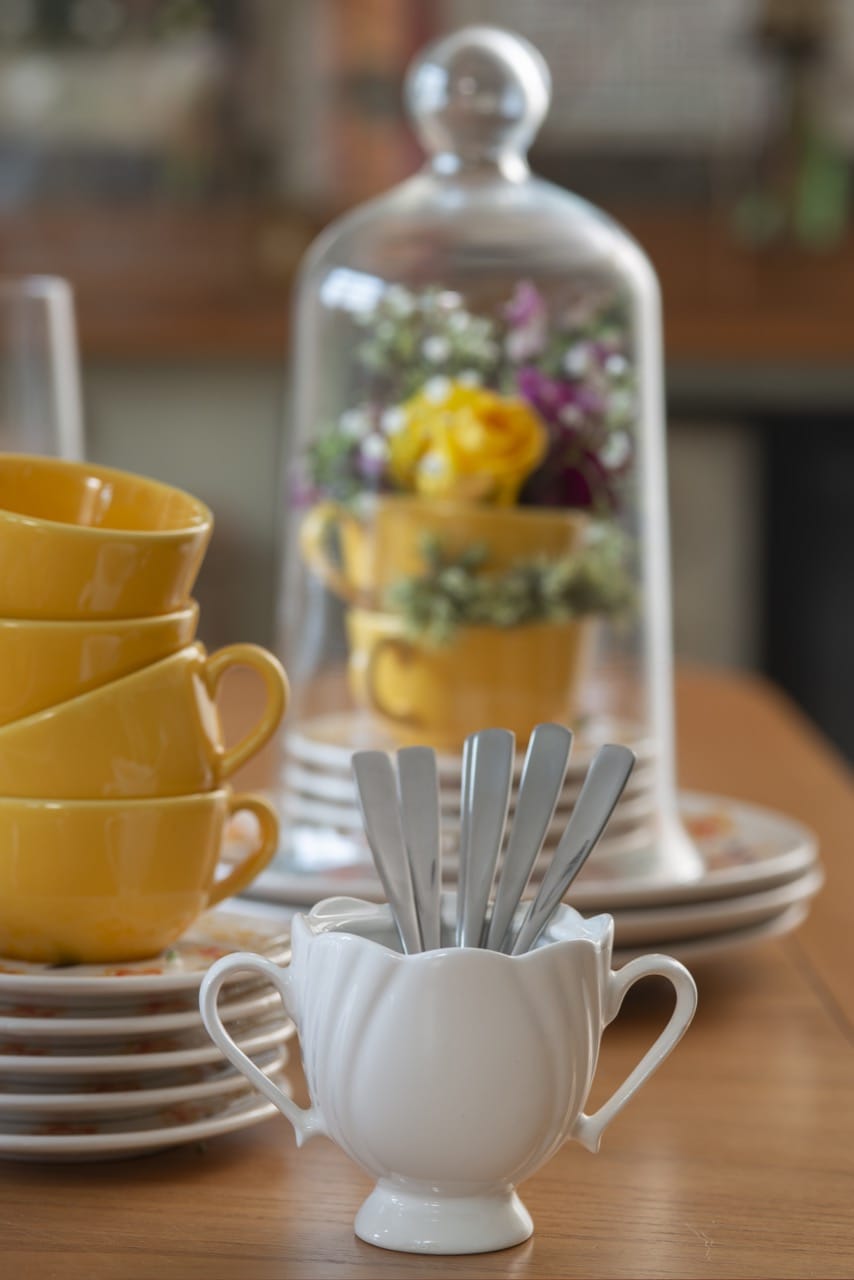 FINAL SALE - Unni Flowers 20 Pieces Dinnerware Set Service for 4