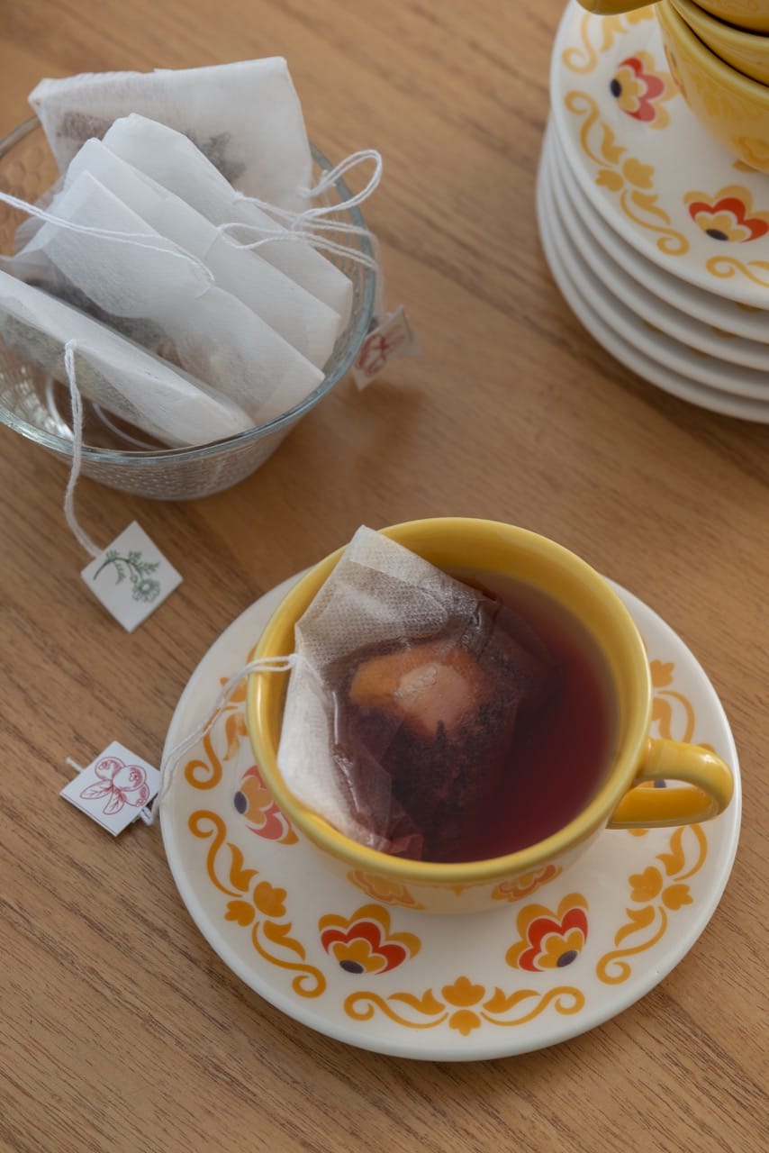 FINAL SALE - Unni Flowers 20 Pieces Dinnerware Set Service for 4