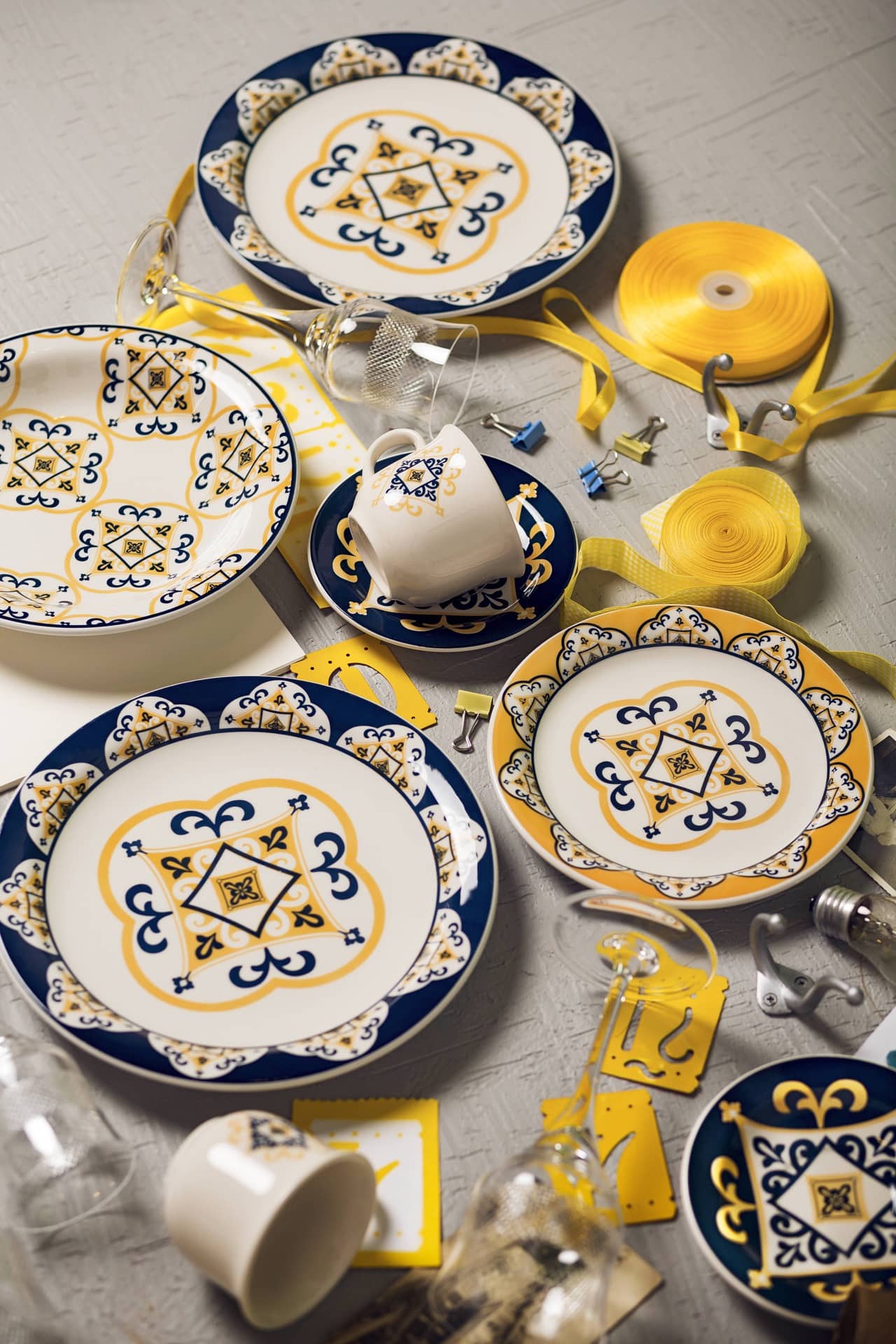 FINAL SALE - Floreal Saint Louis 20 Pieces Dinnerware Set Service for 4