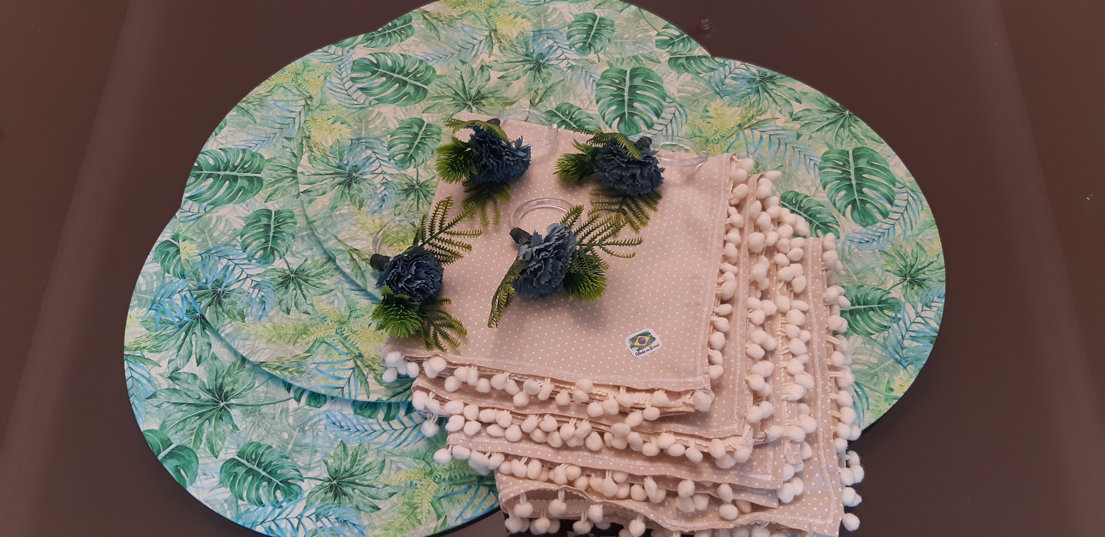 Handcrafted 4-Piece MDF Sousplat Set with Washable Leaf Fabric Covers, Napkins, and Rings for Table Decor