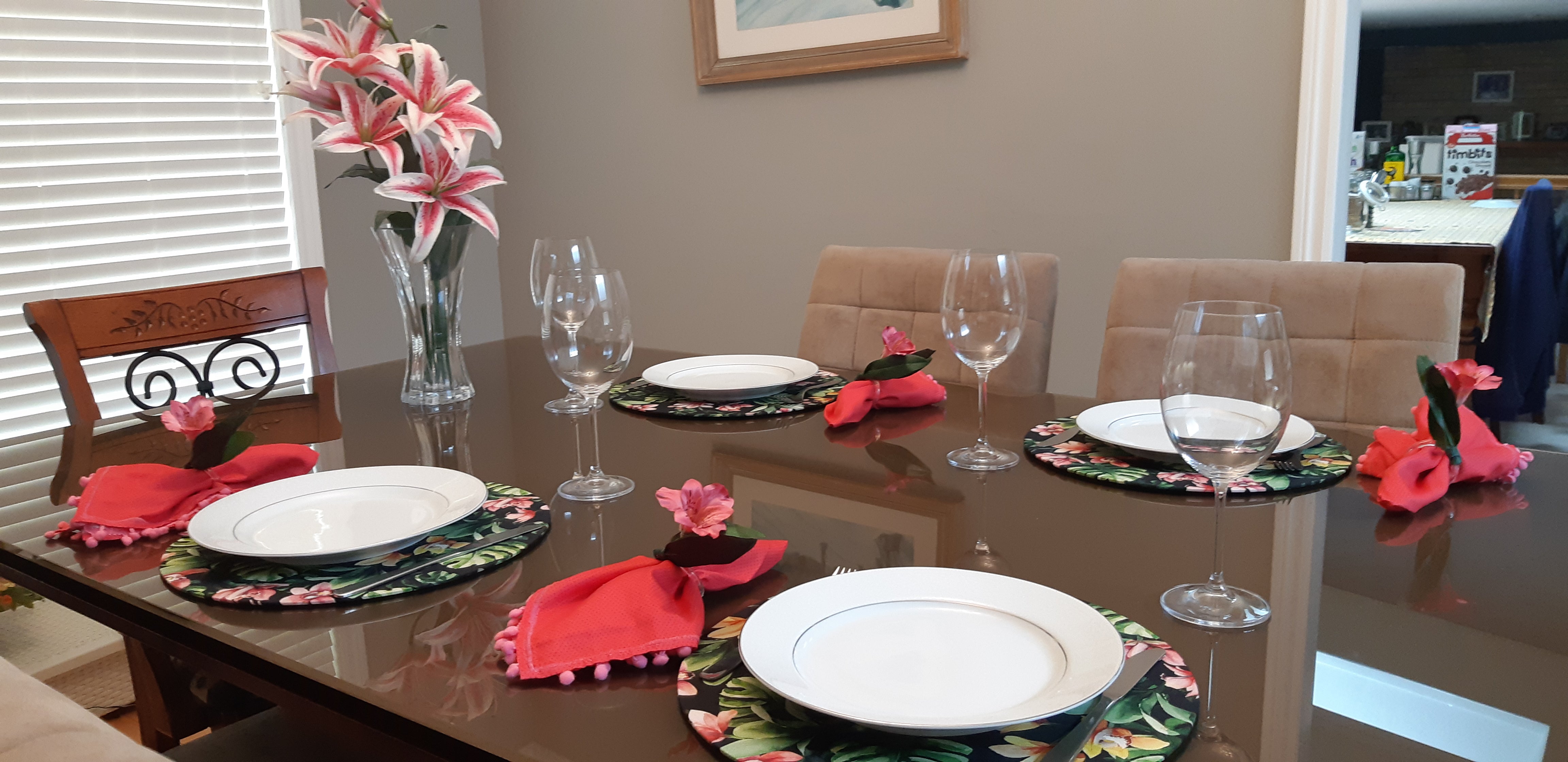 Handcrafted 4-Piece MDF Sousplat Set with Washable Floral Fabric Covers, Napkins, and Rings for Table Decor