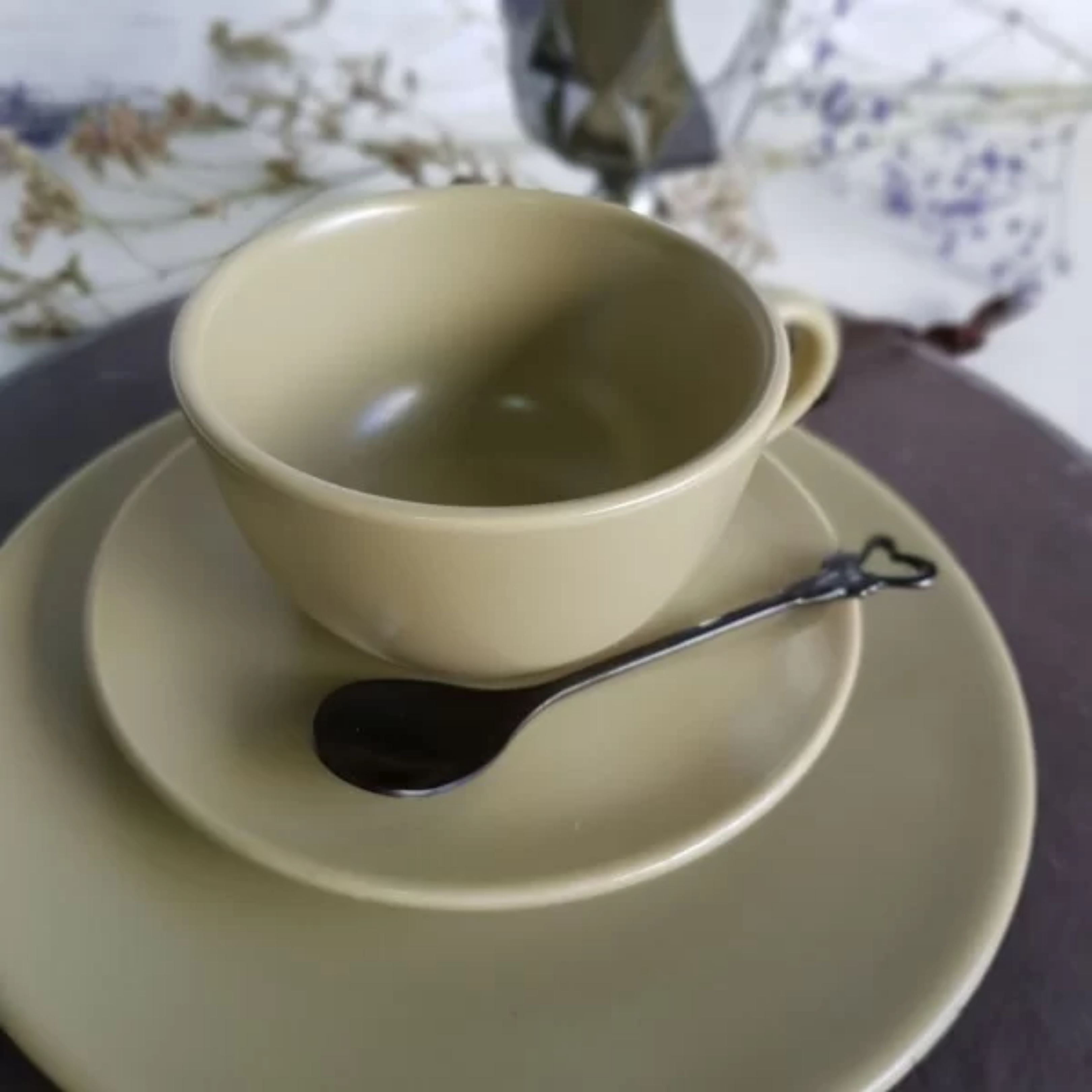 Unni Olive 20 Pieces Dinnerware Set Service for 4 - Satin Effect
