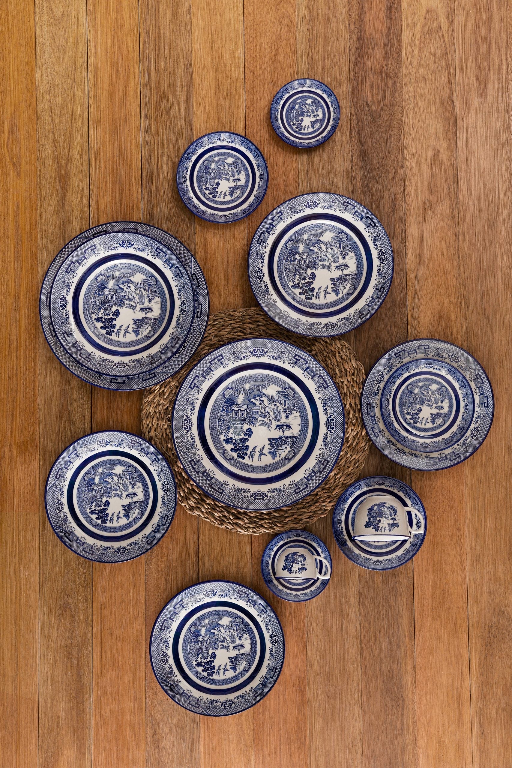 FINAL SALE - Flamingo Blue Willow 30 Pieces Dinnerware Set Service for 6