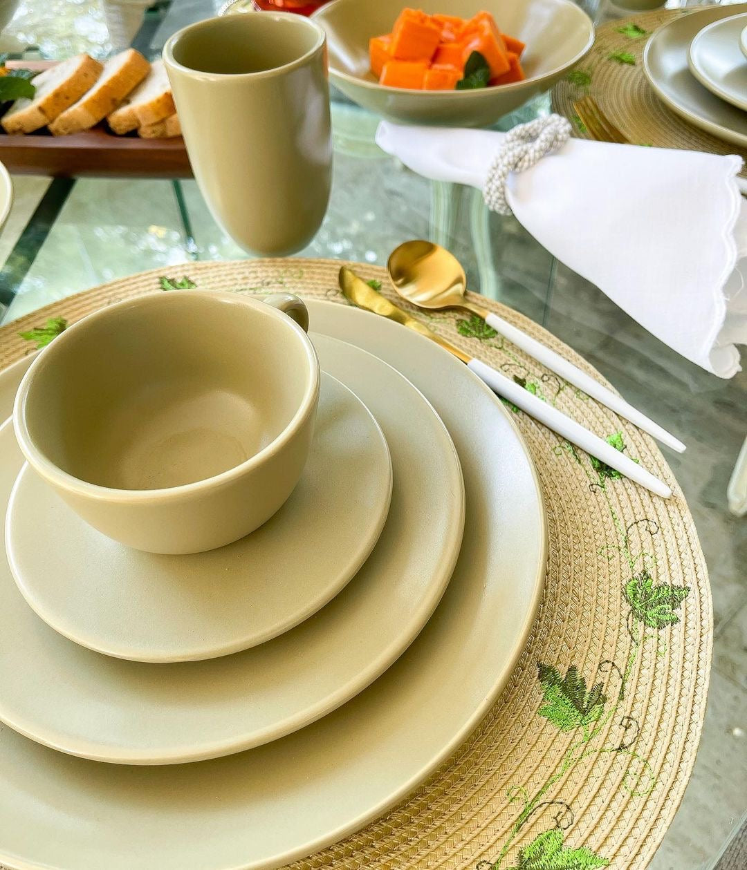 Unni Olive 20 Pieces Dinnerware Set Service for 4 - Satin Effect
